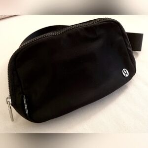 1L Everywhere Belt Bag - Black